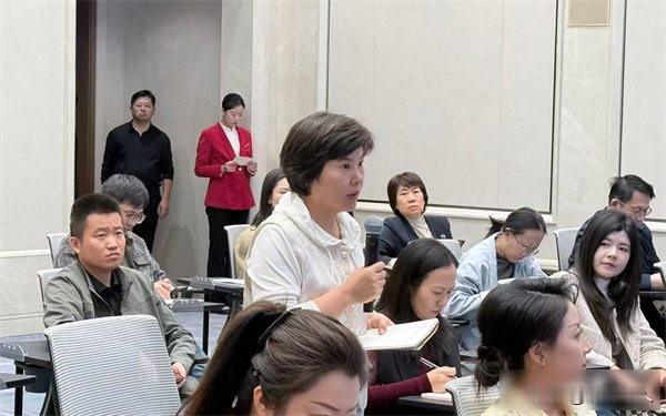 山东秋播遇暴雨，老农慌了神，新技术悄悄改了百年规矩十月十五号，山东开了个会，