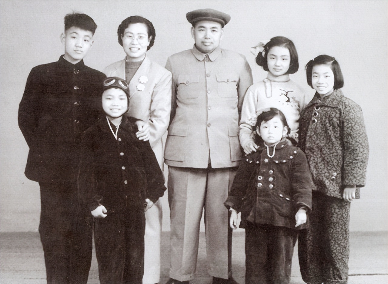 枪毙！直接枪毙！”1979年，党中央抓捕了许世友儿子，许世友得知后大吼道。那么，