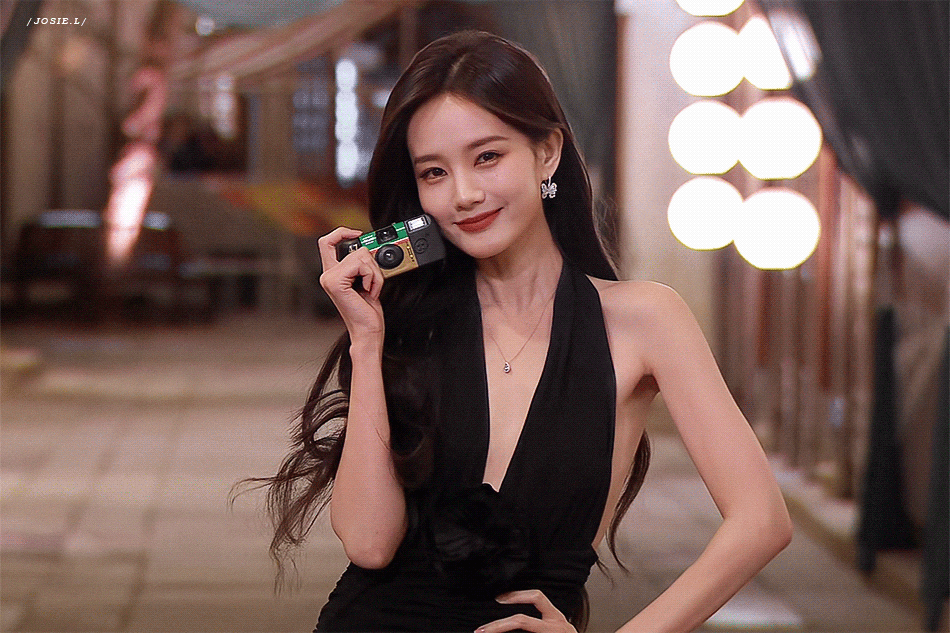 李一桐的眼睛怎么长得笑起来真是月牙弯弯好美啊​​​