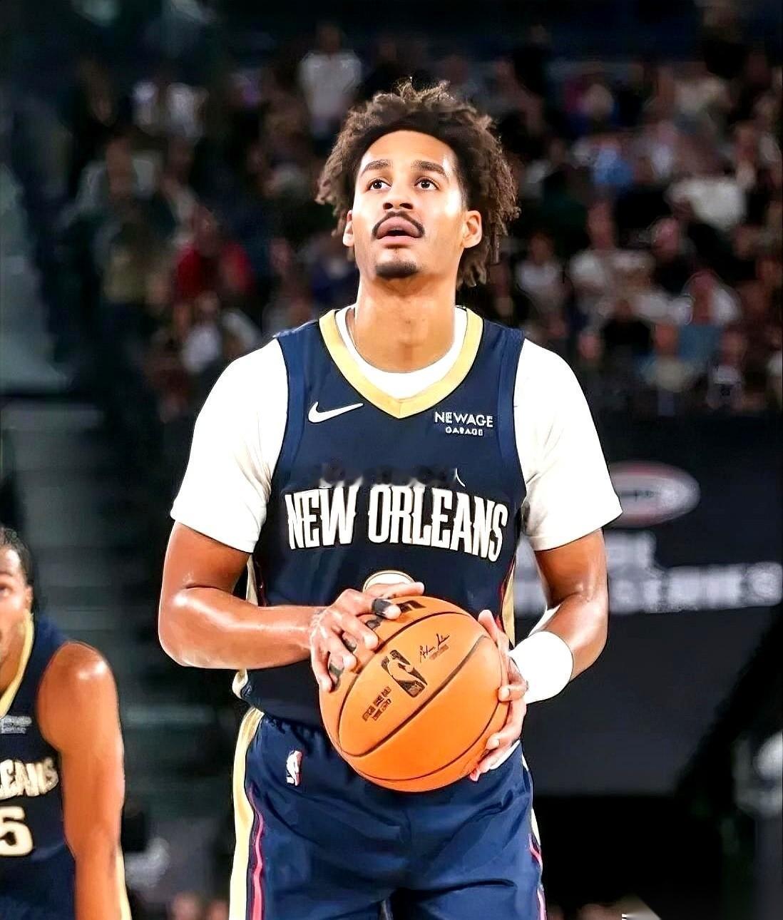 替补22分钟，净负35分。真的，我看到这个数据的时候，愣了三秒。这啥概念？就