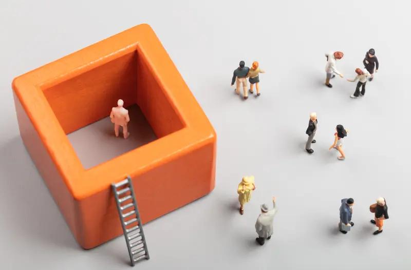 **明确认知：关系复杂导致我不愿再深度社交**在现代社会中，社交已成