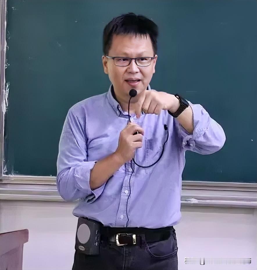 原来，国民党主席郑丽文的丈夫骆武昌2016年10月曾来位于山东济南的山东师范大学