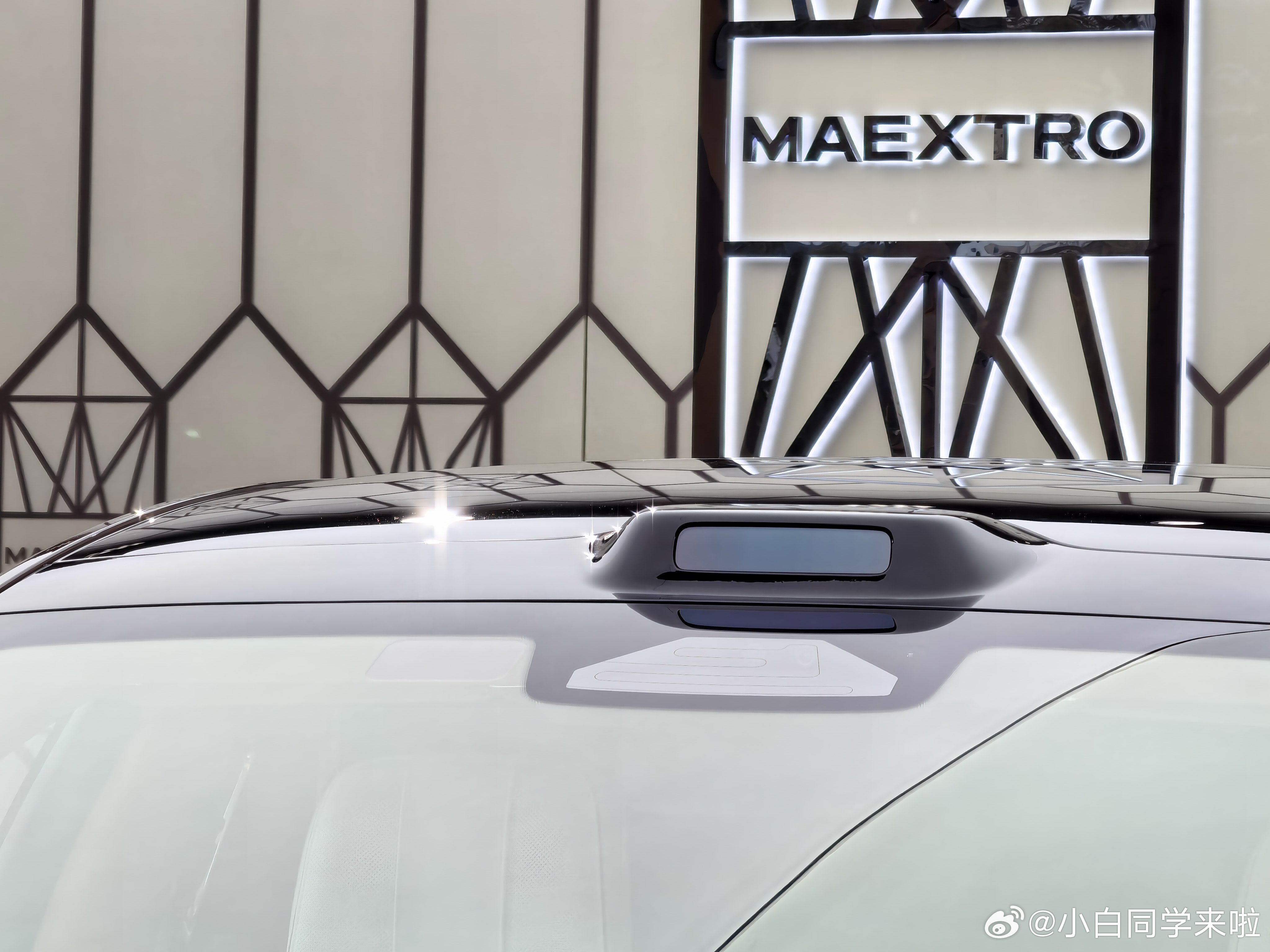 来到了鸿蒙智行技术焕新发布会现场，已经看到今天的主角尊界S800和问界M9