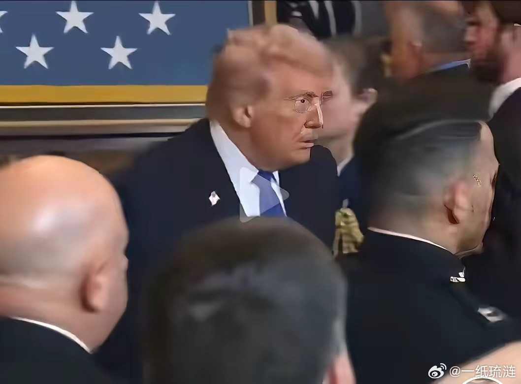 这两张图，你看到什么端倪了吗？看来，事情真的没有想像的这么简单！这哥俩睡不着觉，