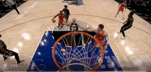 小卡这是学会了空中变道了？😯