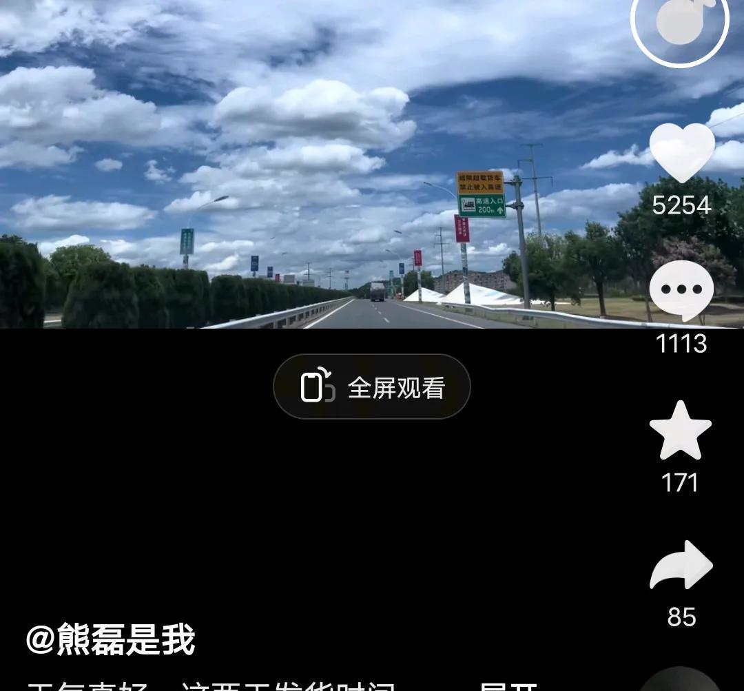 杜大娘昨天的操作，不知道是帮小熊，还是帮那些社会主播们！大娘，不让主播们去景德