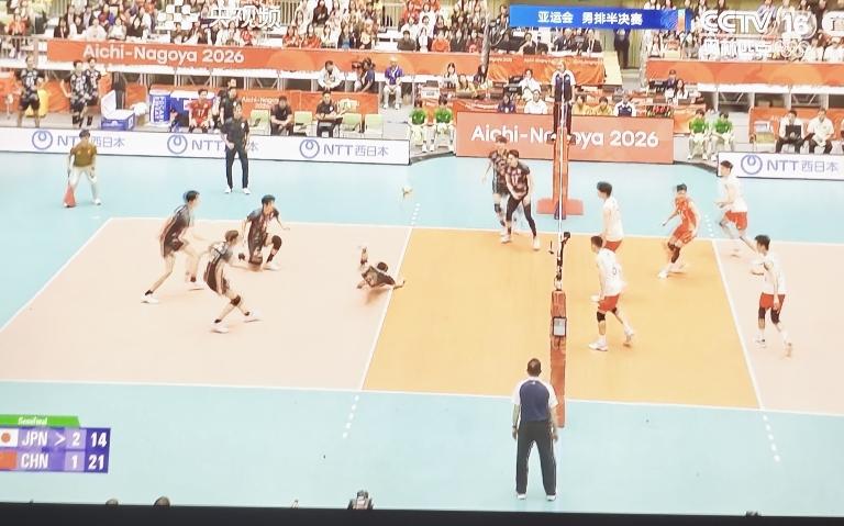 亚运会男排赛中国～日本（文字直播）第四局，中国队赢得很轻松，虽然日本队