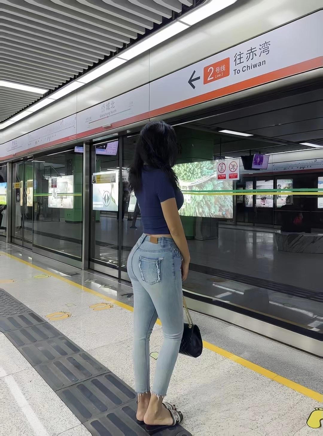 深圳AI机器人大佬的大庄园也抛售了，花园比足球场还大，买在那里空置5年，亏了1.