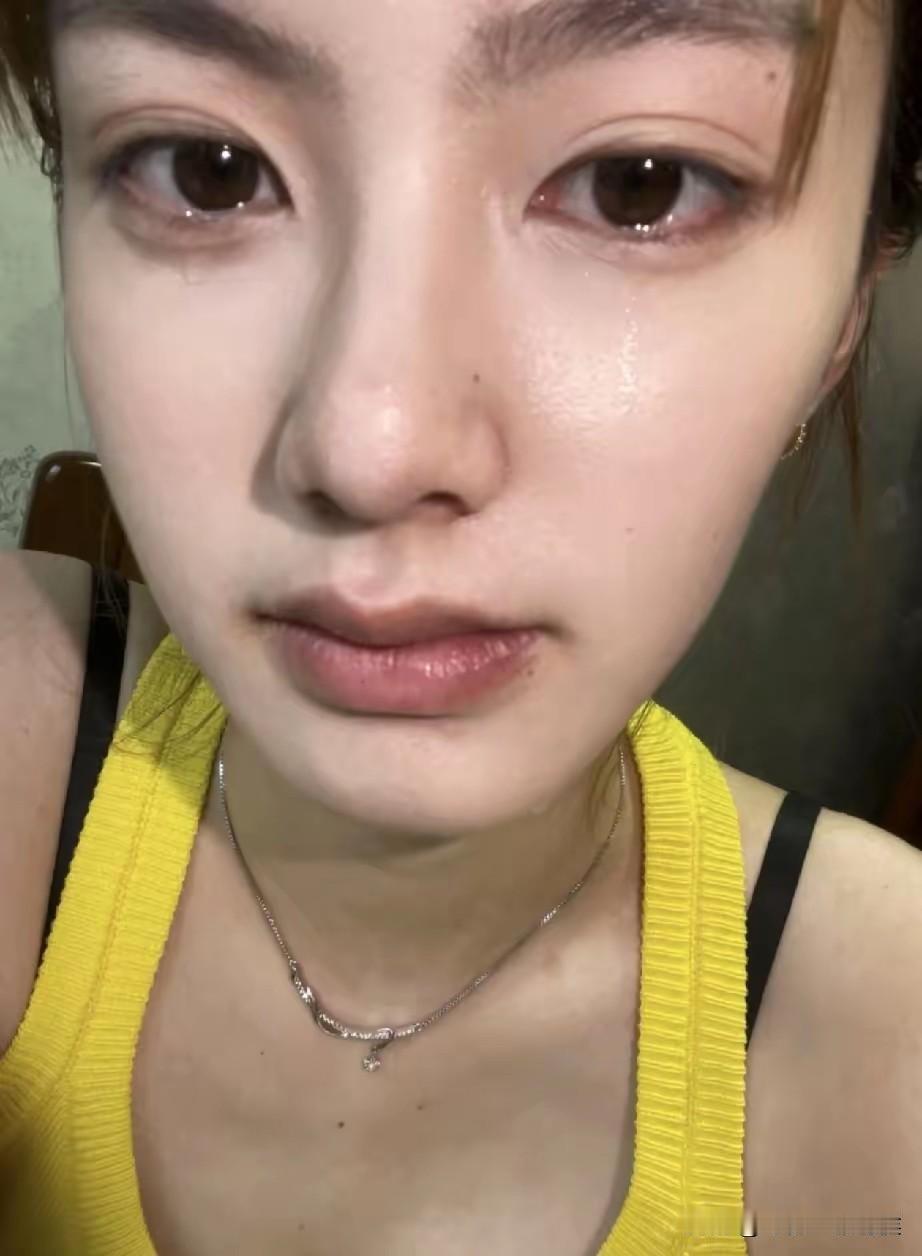 美少女青春无敌！不知道为啥，我认识的女孩叫莹的比较多。一个女同事，叫沈莹，长