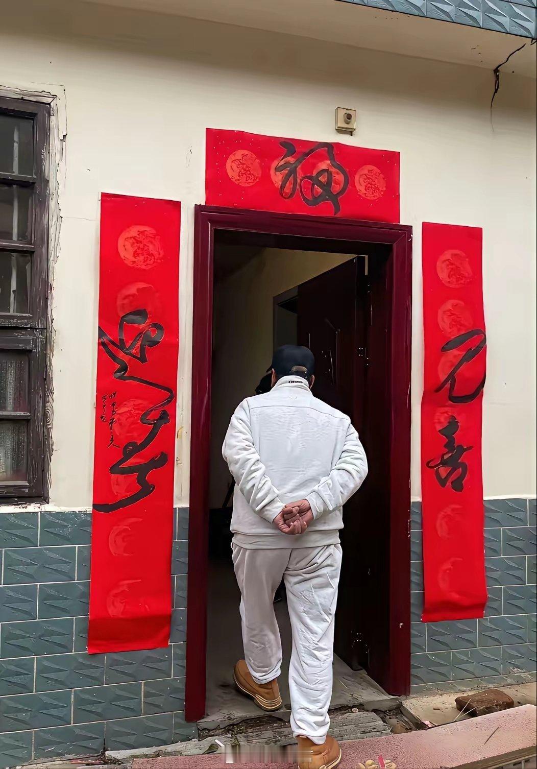 2026最硬核春联！这字体，财神爷看了都得掏出老花镜愣三秒：这画的是符还是字啊？