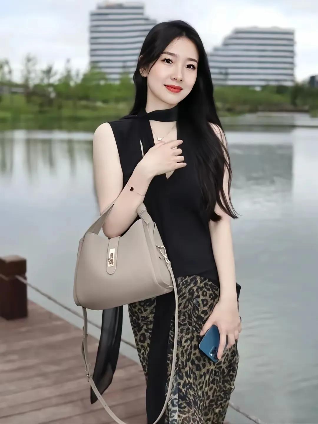 生活再忙也别忘了关照内心读页书，听首歌，发会呆用小小的仪式感找回内心的平