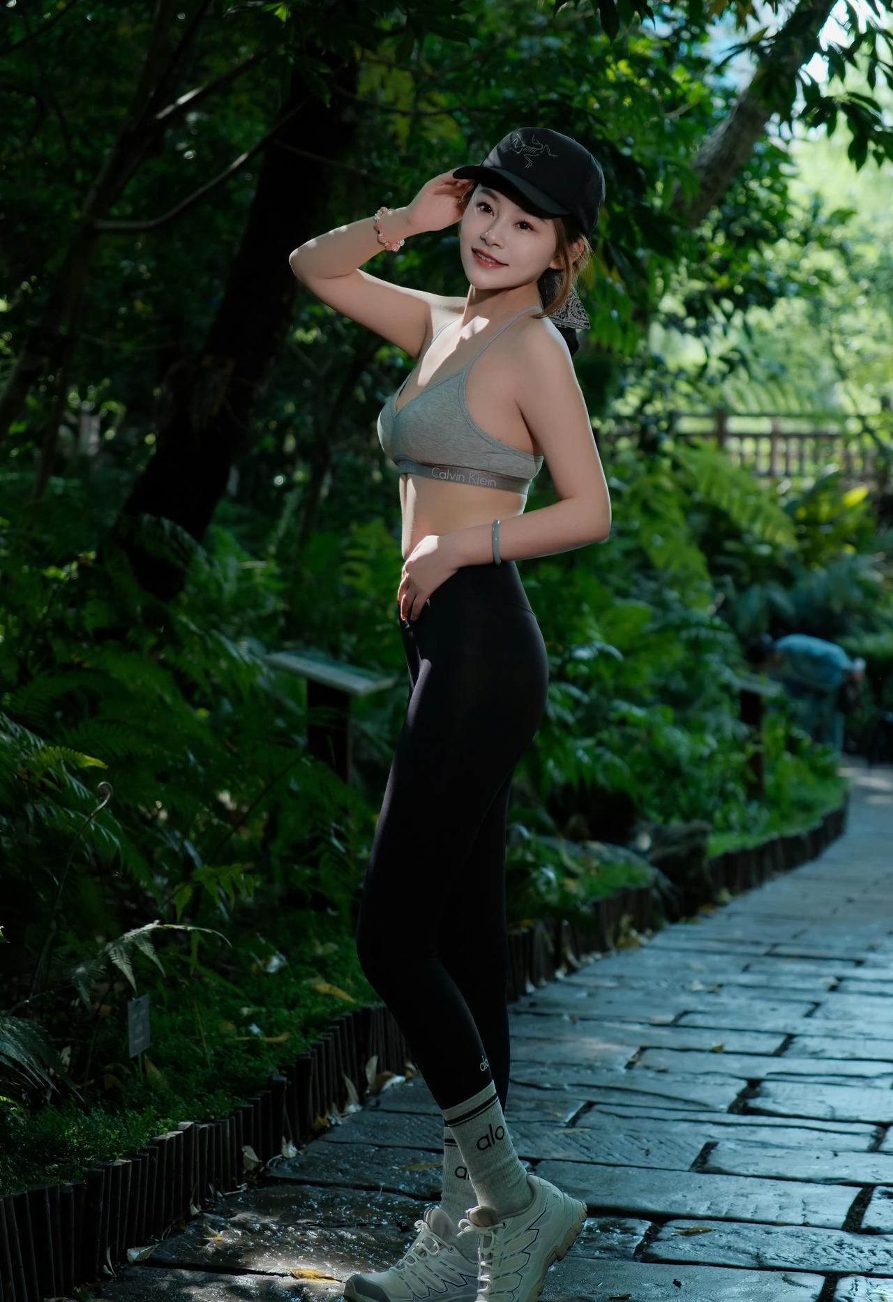 🍃被绿意包裹的松弛感，森系轻氧时刻，和自然一起呼吸，流汗也能成为治愈的方式。