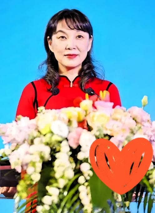这下杜建英是真的坐不住了。香港高院这一纸判决，不仅驳回了宗馥莉的上诉，更关键