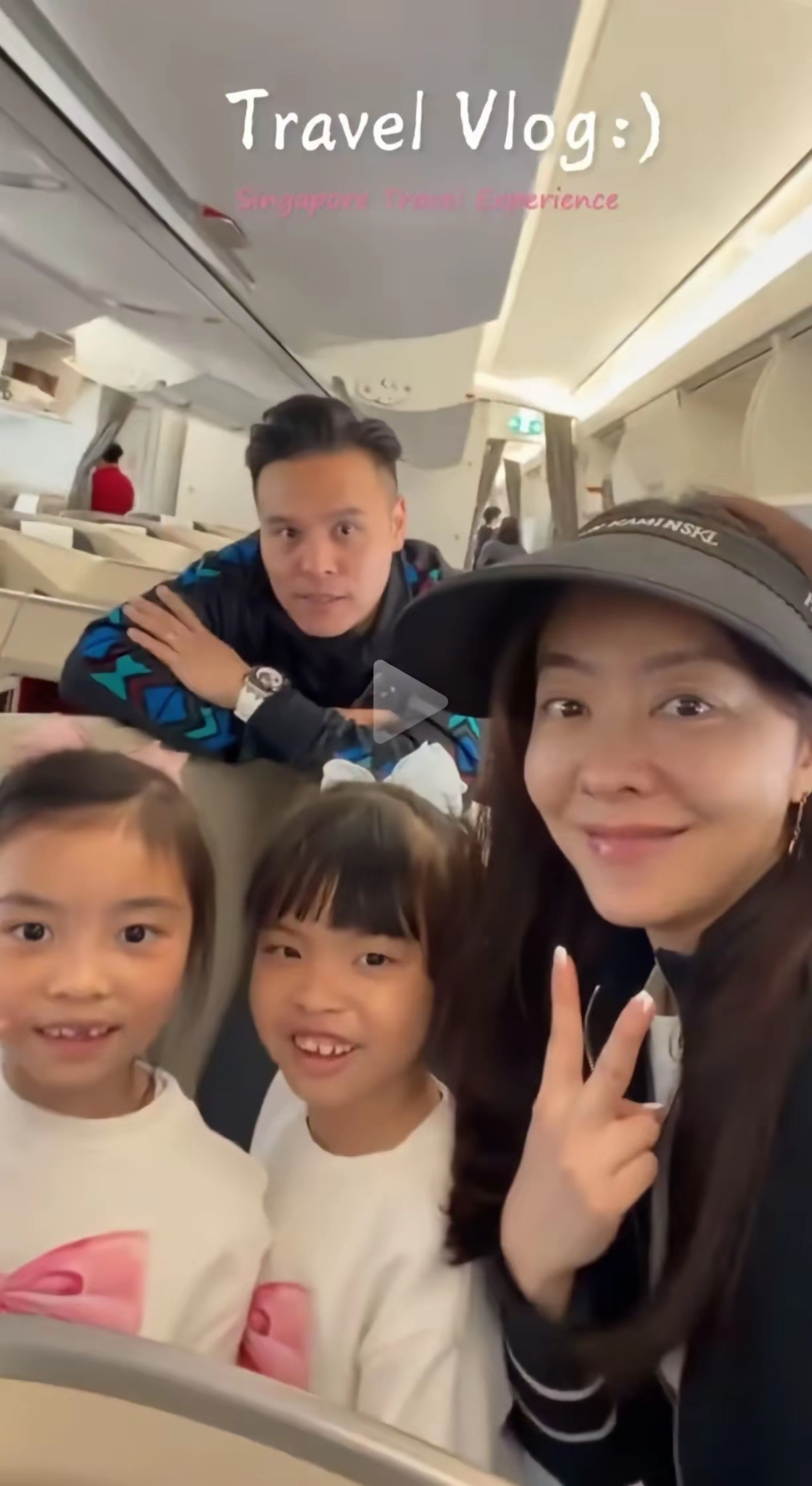 熊黛林的双胞胎女儿，其中一个长得漂亮，另一个长得很普通。