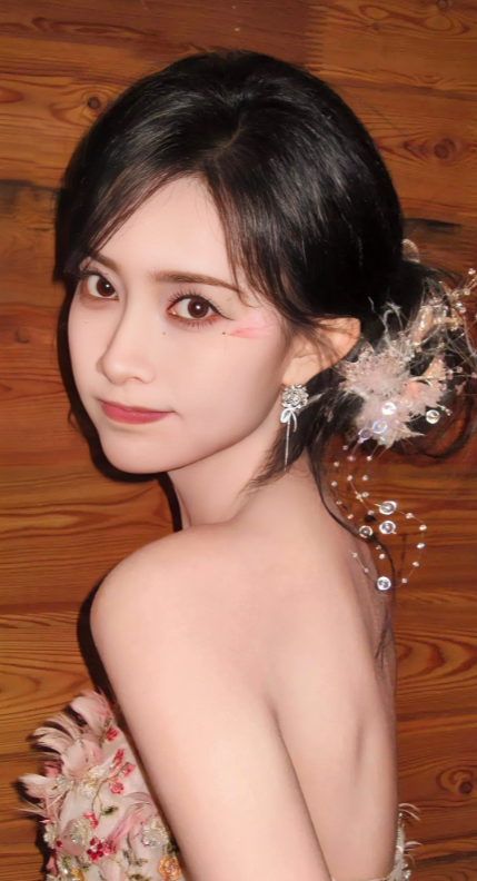 《尚公主》的官宣有一种夫妻感情破裂，但还要生活在一起的窝囊感。《九重紫》打造的