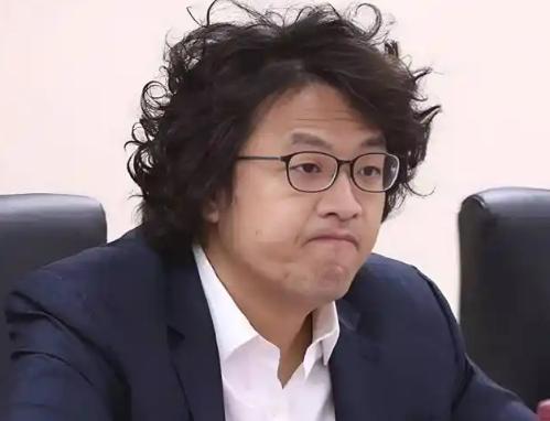 “台独”急先锋沈伯洋彻底凉了！沈伯洋父子用大陆赚的钱养台独，本想换个马甲就能继