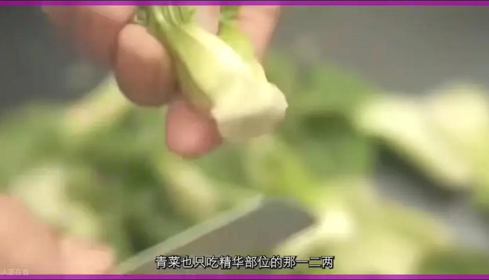 林青霞私人厨师的爆料太让人震惊，明星的奢侈程度远远让人想象不到。林青霞家一天