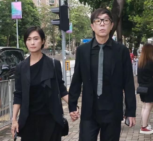 香港TVB大佬钟志辉出殡，现场明星云集，朱茵、黄贯中夫妇，刘德华、霍启刚、周润发