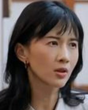 6月26日，papi酱做客访谈节目《自然光》，首次谈及自己的原生家庭。papi