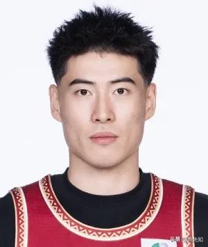 现在程帅澎打球真的是太自信了。其实很多球迷对程帅澎的印象还是停留在挑衅郭艾伦，被