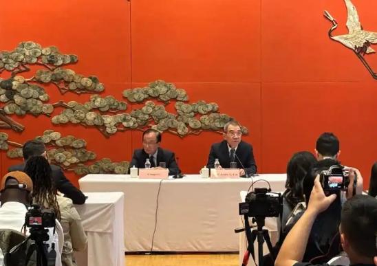 中美一旦停止贸易，那么中国将不再进口美国的任何一样东西，这样的做法看似是伤敌一千