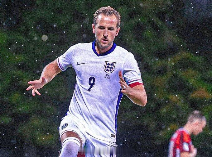 【英格兰队中5位大佬】哈里凯恩在接受《镜报》采访时透露：目前英格兰队中，有一个由