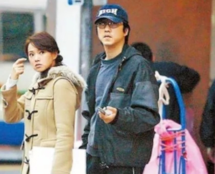 1999年，31岁的伊能静被查出恶性肿瘤，医生拉着庾澄庆说：“手术可能会摘除子宫
