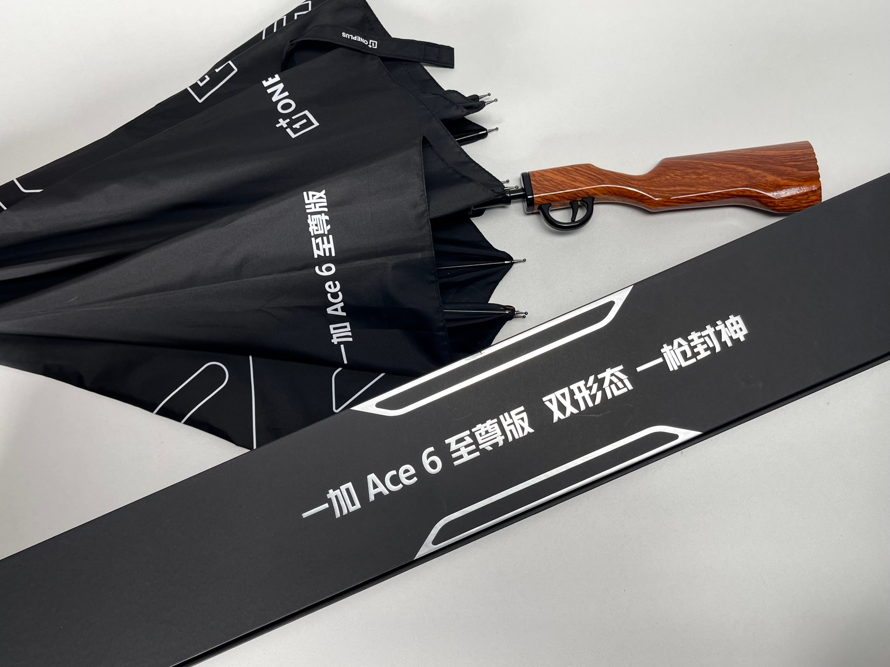 一加Ace6至尊版这把“枪伞”邀请函，直接把“一枪封神”玩明白了！
