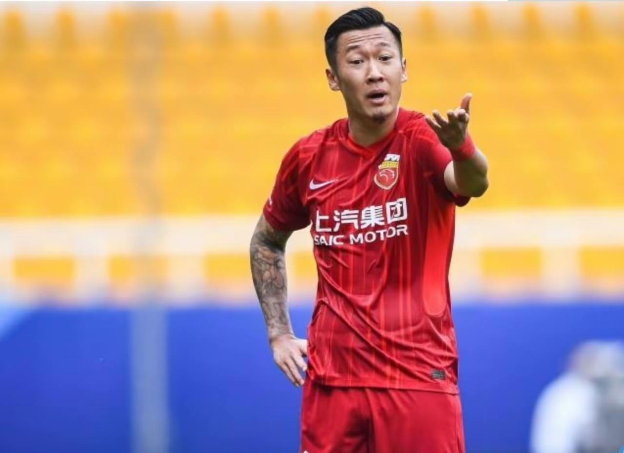 “马竞名宿”即将加盟云南玉昆！据足球媒体人苗原的消息，上海海港中场徐新是云南玉