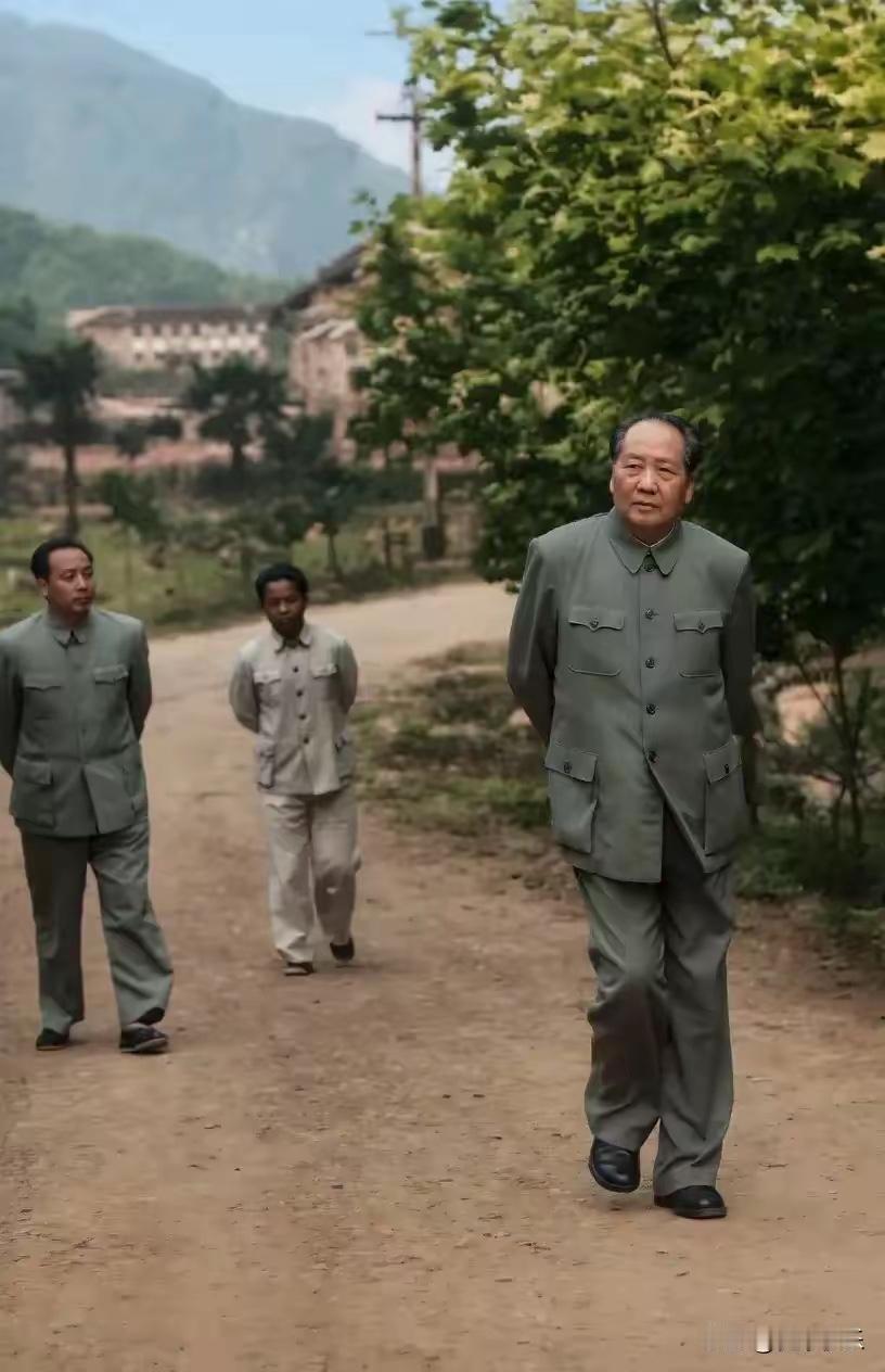 看到伟人气宇轩昂的气质和自信从容的魅力才能真正的理解那句：数千古风流人物，还看