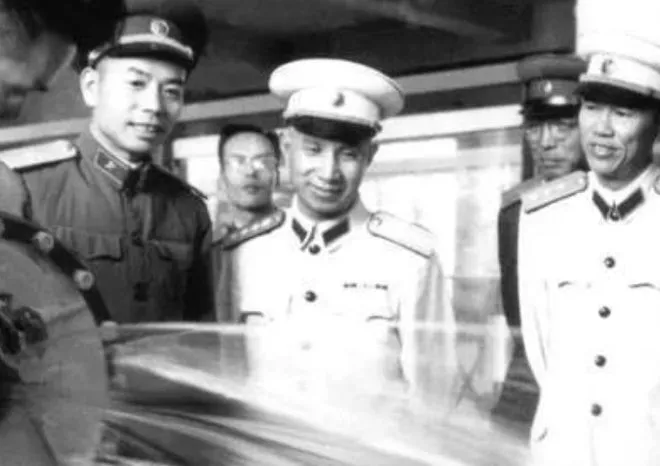 1958年夏天，粟裕出事了，他在军委扩大会议上被点名批判，说是搞“教条主义”，这