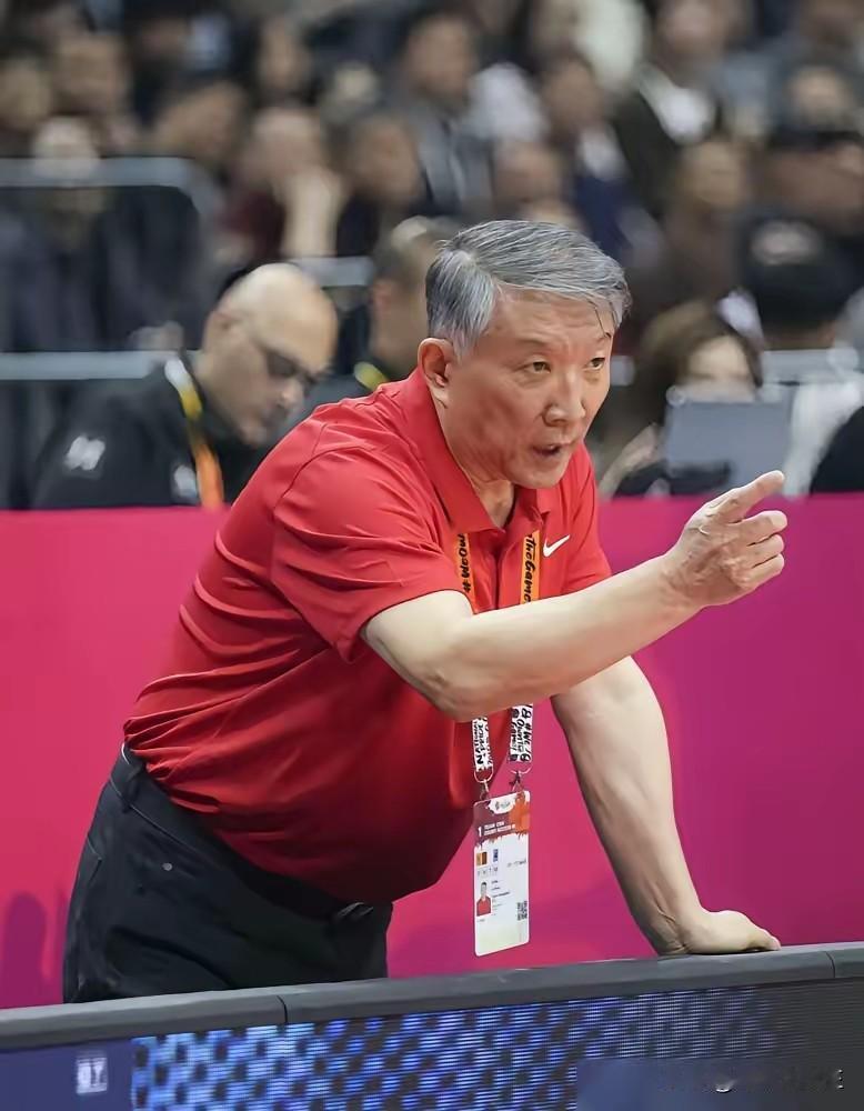 杨力维炮轰宫鲁鸣：撕开的从不是教练，是中国篮球烂到根的遮羞布杨力维与宫鲁鸣