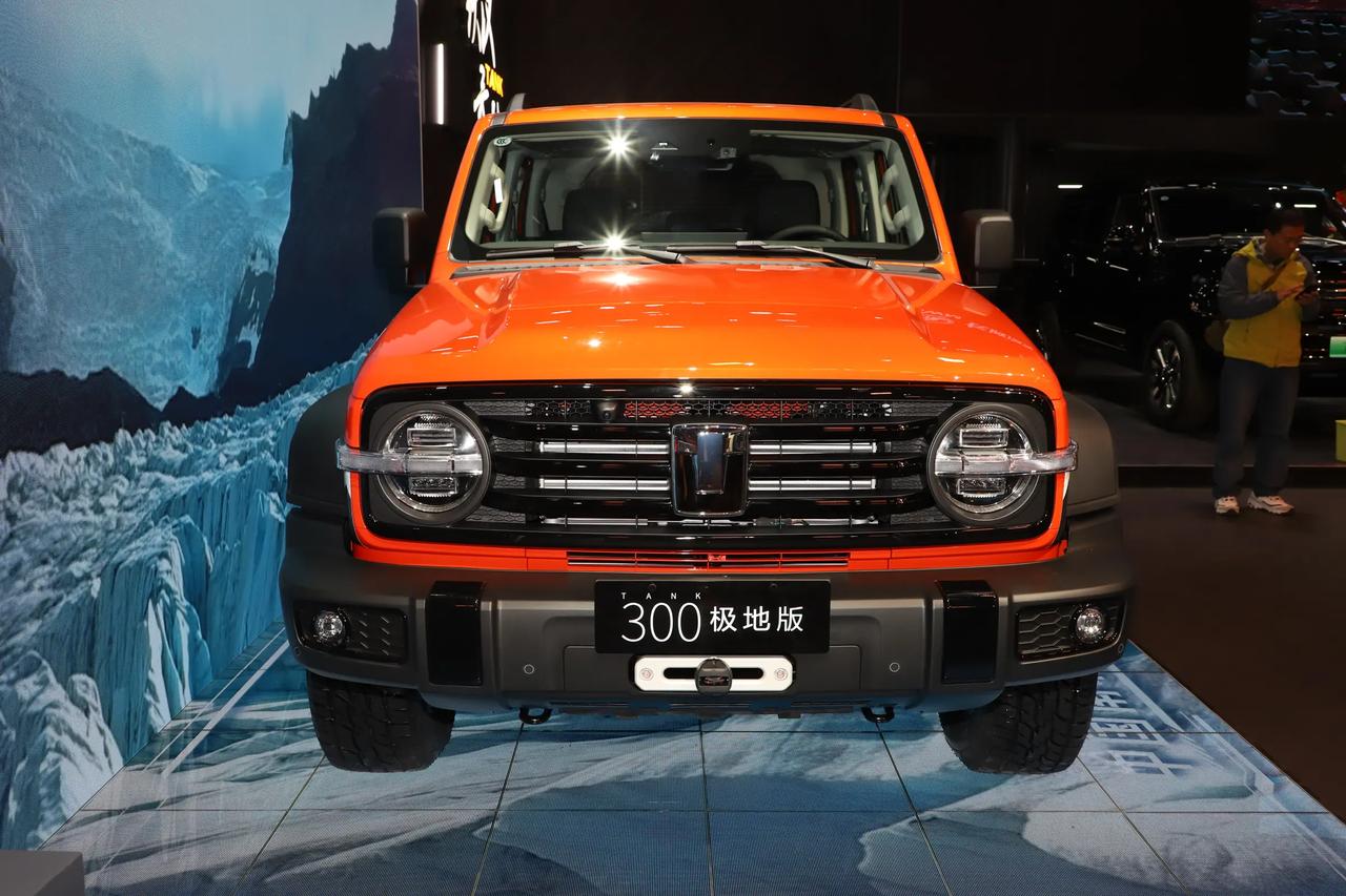 如果说曾经的硬派越野，是“有钱人的专属玩具”；那现在的坦克300，正在把“