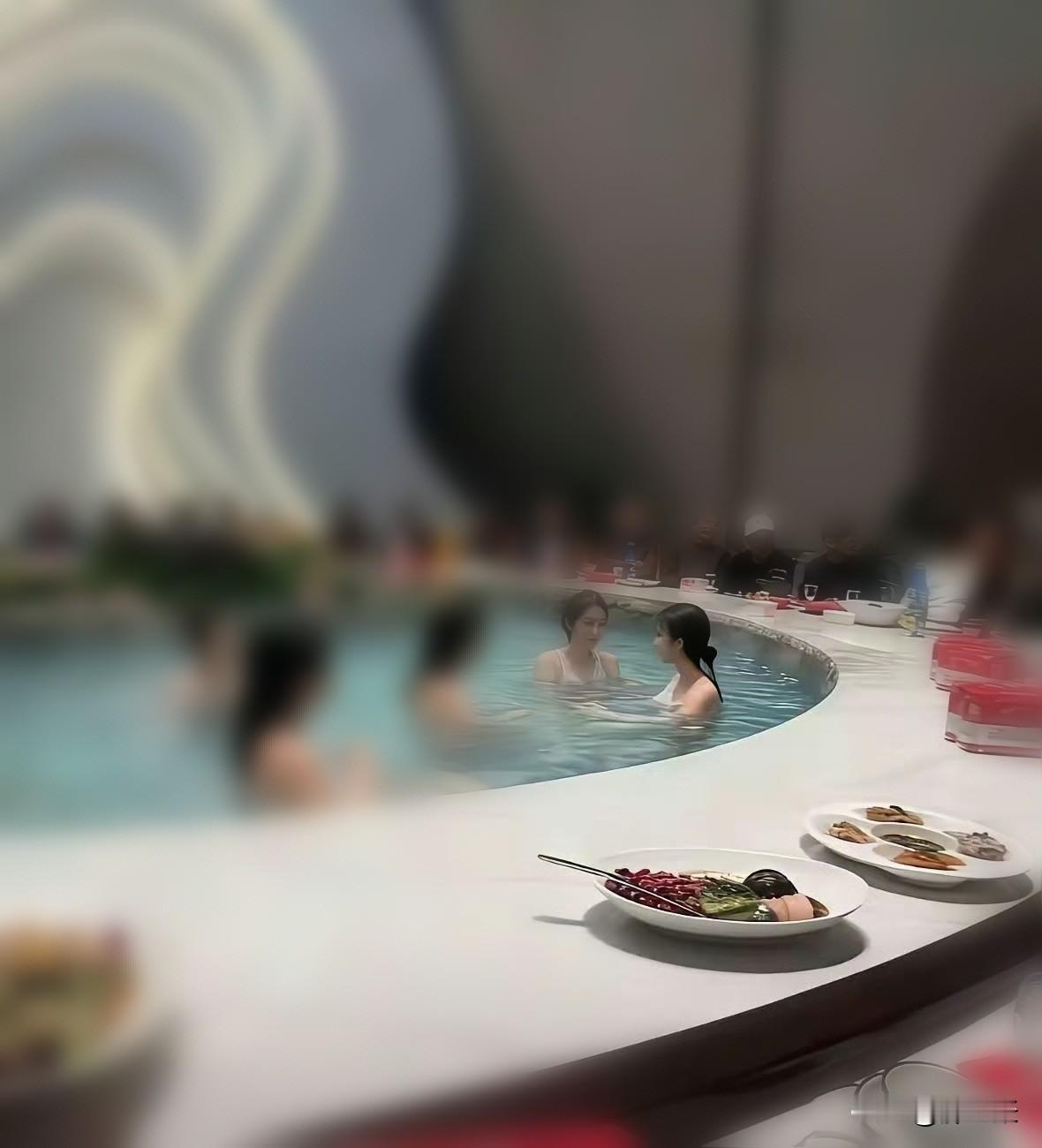 这是什么局？是正经吃饭喝酒的局吗？他们也太会享受了吧，先不说吃的饭菜怎么样，