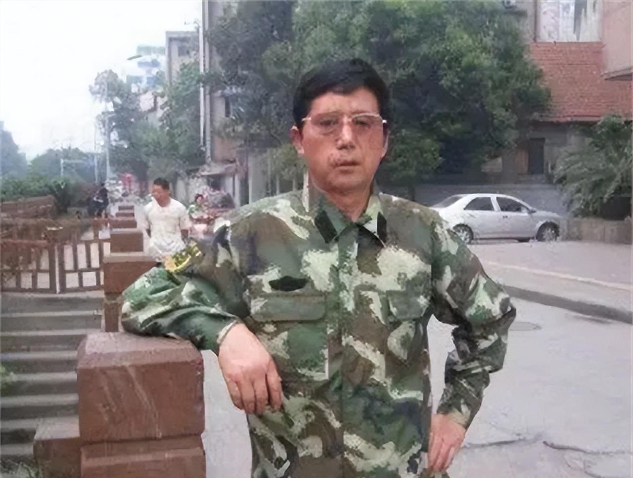 2008年,山东男子史业宽带着家里的六十万现金离家出走,妻子气得大骂:“