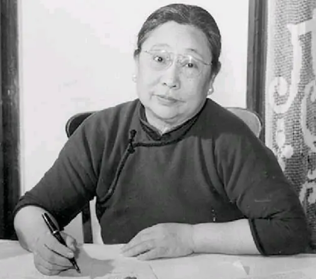 民国副总统黎元洪借宿在部下家中，睡梦中隐约觉得有些不对劲，他的裤子湿了一片。他急