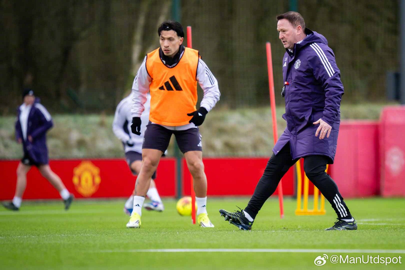 卡里克的助教团队👇助教——史蒂夫霍兰（前英格兰国家队助教，索斯盖特的助手）一线