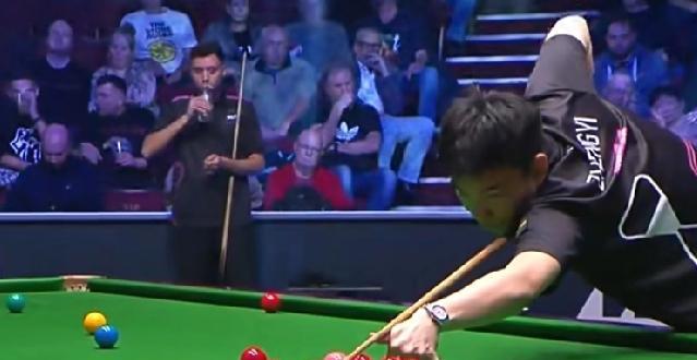 比分48:72。计时器显示只剩一分半钟。懂球的人都屏住了呼吸——这分差，这时间