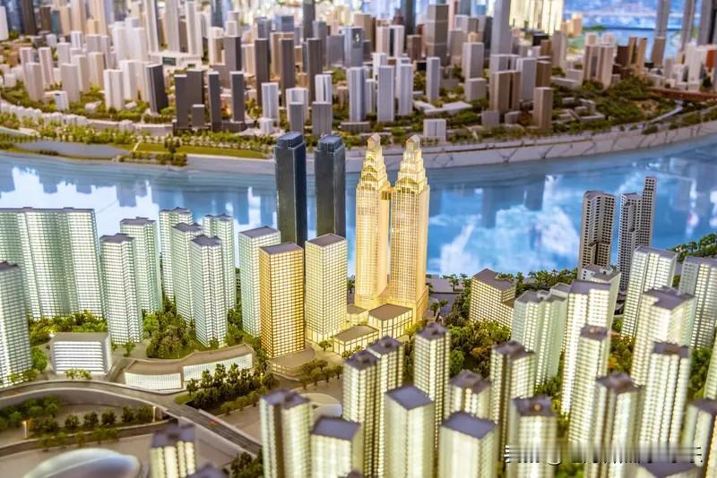 重庆房价今年又跌了一年。在1月到12月里面。重庆楼市里面房价最高的渝中区从1