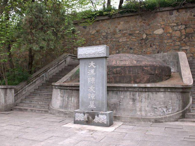 陈汉二帝：1.武宗陈友谅：40岁登基称帝，在位四年兵败身死；（开国之君）