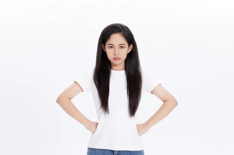 经常生气的话，我觉得会生病。生气的话影响了情绪，会引发一系列的生理反应，比如
