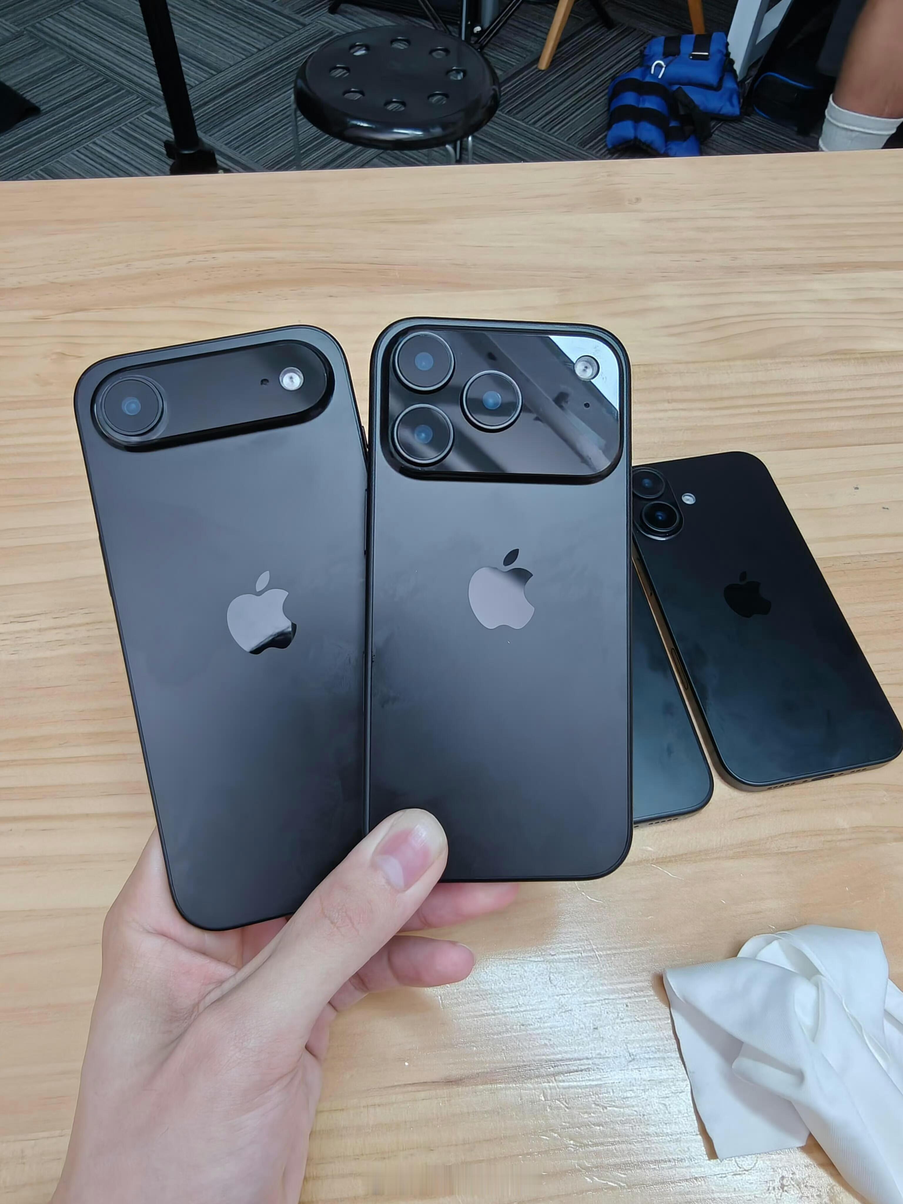 iPhone17Pro丑看这个热搜已经挂了一天了，我看挺好看的，小米11Ult