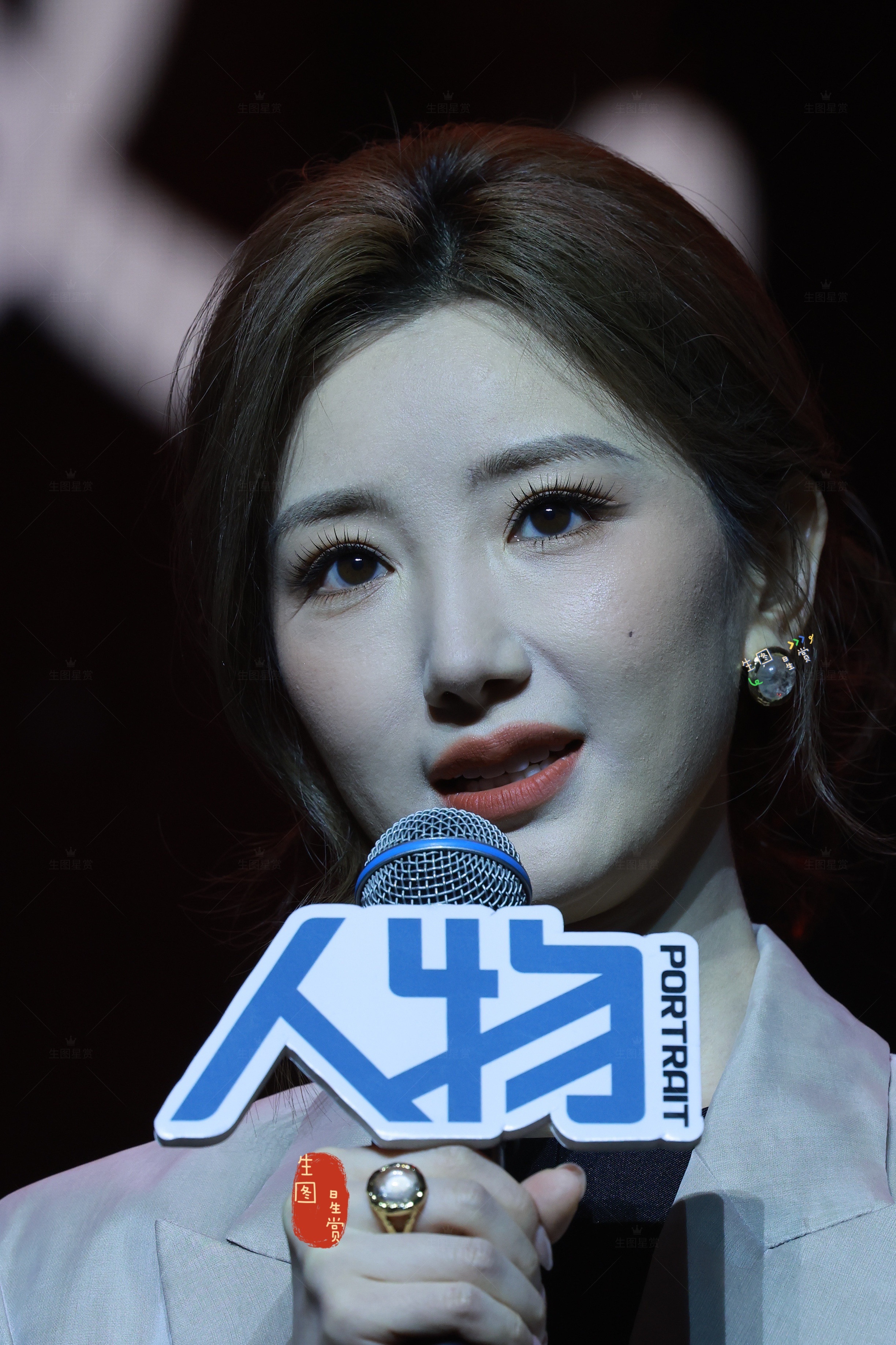 从容有韧性的毛晓彤，绽放女性魅力✨人物女性力量演讲盛典生图直出