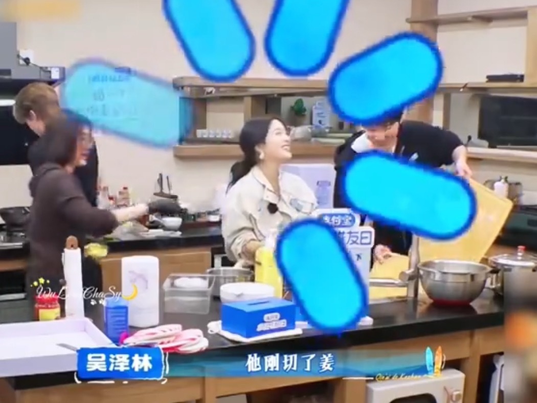 沈月洗菜板陷入了循环啊哈哈哈客栈繁多的菜品需要一道一道来，菜板也得是洗了又洗，沈