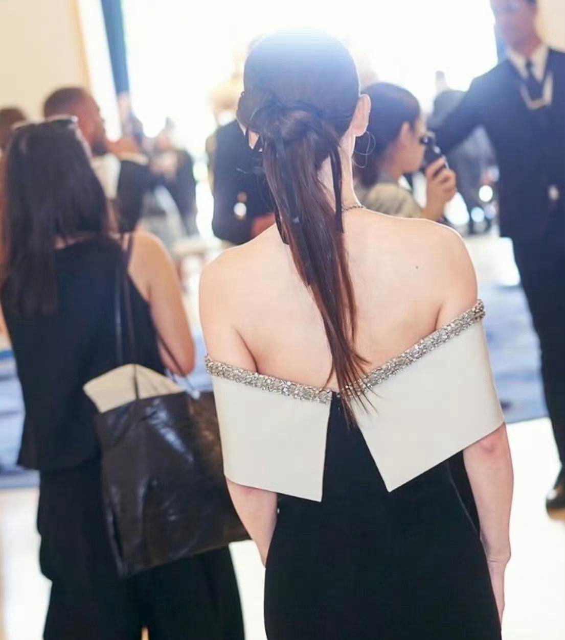 章泽天走戛纳官方红毯的礼服也太美了