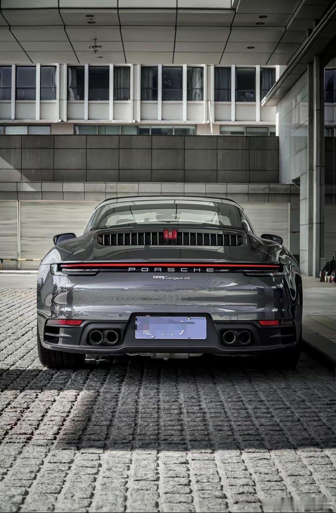 保时捷911Targa，运动与豪华在Targa上体现的淋漓尽致。​​​