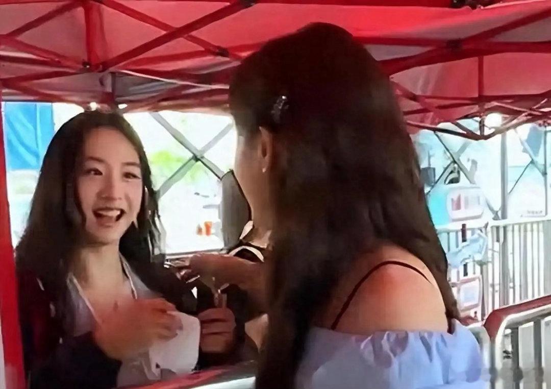 当时被骂死“长残”的森碟，现在居然长这样了？美到李小冉直呼，这才是星二代！