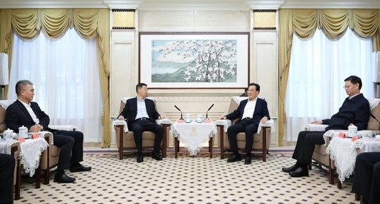 切实支持经济大省挑大梁 葛海蛟与江苏省委书记信长星举行工作会谈并在苏调研
