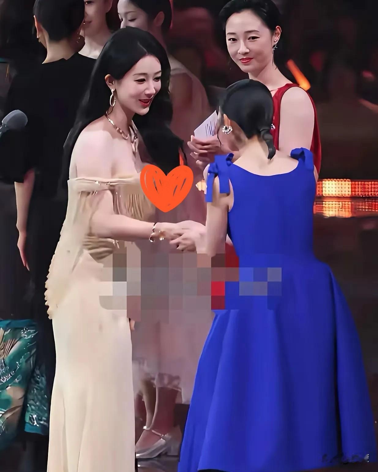 一个下意识动作圈粉无数！卫诗雅获奖瞬间的反应，藏着最真实的人品百花奖颁奖舞
