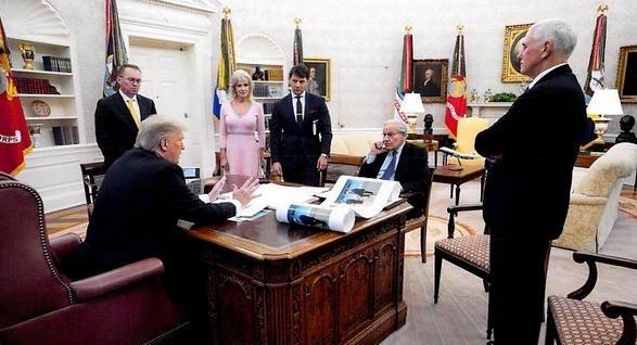 中国必须抓住时机，在特朗普执政期内解决台湾问题，因为特朗普是一个商人出身，他没有